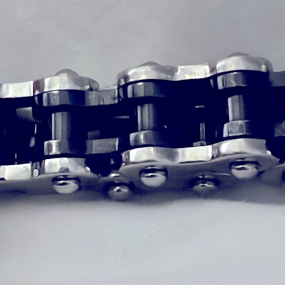 Men’s 9” Silver & Black Stainless Steel Bike Chain Bracelet - Picture 7 of 7